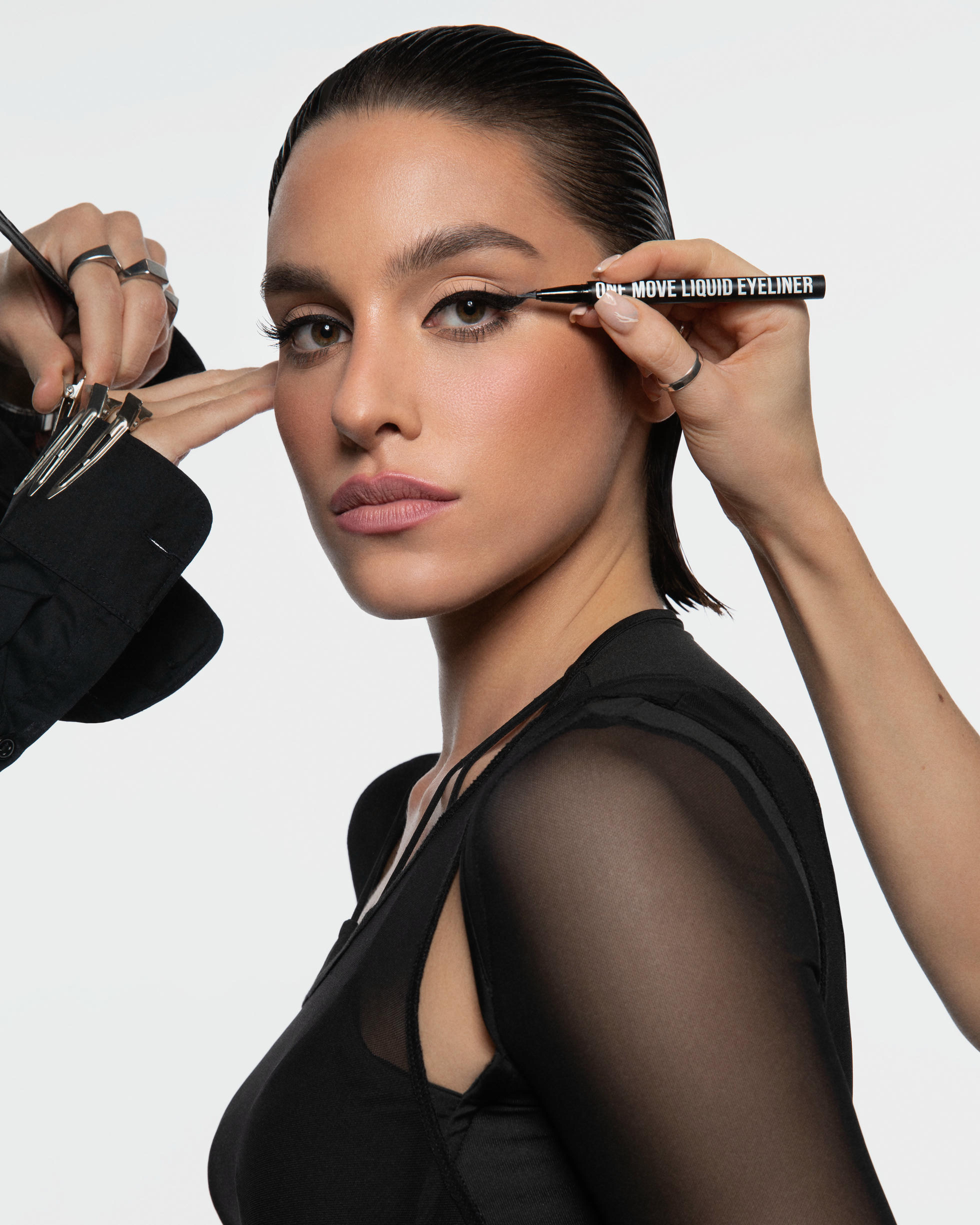 Подводка-фломастер для глаз One Move Liquid Eyeliner Black