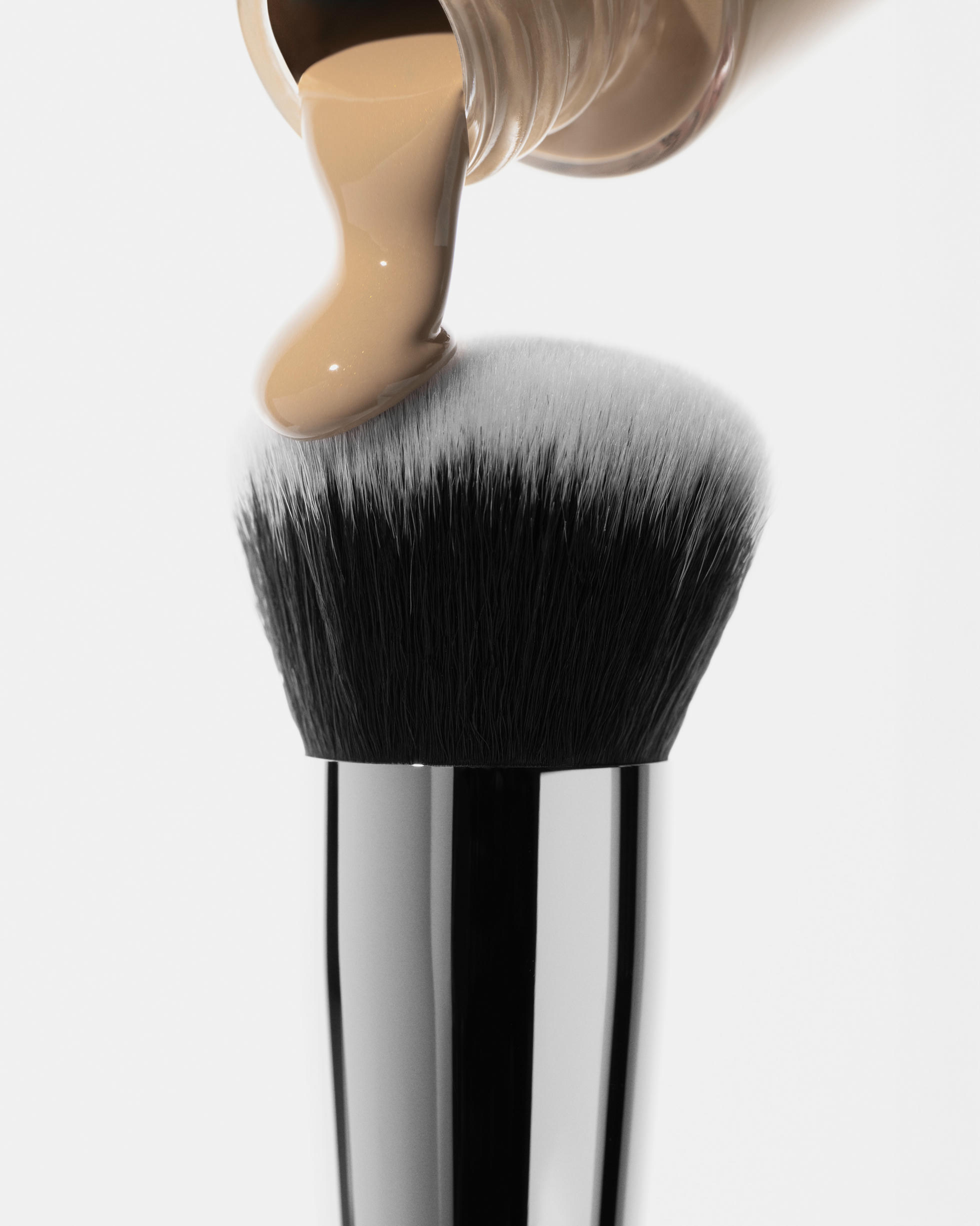 Тональная основа All Covered Face Foundation LC011