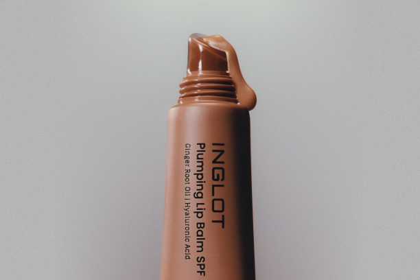 PLUMPING LIP BALM SPF 30: УХОД, ОБЪЁМ И ЗАЩИТА В ОДНОМ БАЛЬЗАМЕ